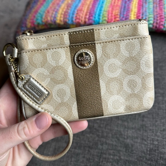 Vintage Y2K Gold Coach Wristlet - Picture 3 of 10